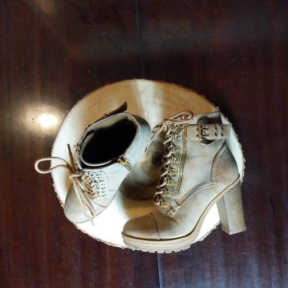 G by Guess Jimmy Heeled Boots - Buckle detail - Picture 4 of 8